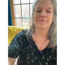 Ellen Leys's Instagram, Twitter & Facebook