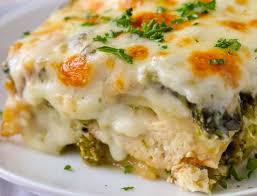 La Meilleure Recette De Lasagne Au Poulet Tres Facile A Faire Chicken Lasagna Classic Lasagna Recipe Chicken Lasagna Recipe