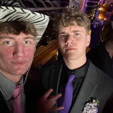 hii! my name is Piper Williamson and I'm from Austin Texas. I'm 100%  committed to University of Arkansas. I plan to major in Early Education and  minor in Special Education. I enjoy