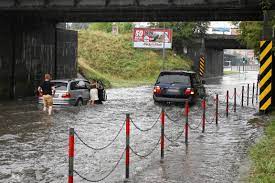 W związku z tym w województwie małopolskim obowiązuje trzeci stopień zagrożenia upałami. Potezna Burza Przeszla Nad Krakowem