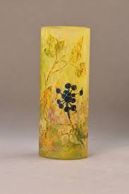 Lot Vase Daum Nancy Um 1900 Blattwerk Und Schmetterling Farbloses Schichtglas Dans La Vente Art Nouveau Et Art Deco A Henry Art Deco Les Arts Art