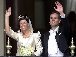 Fødselen fant sted i parets hjem i lommedalen utenfor oslo, ved hjemmefødsel som forløp normalt. Princess Martha Louise Of Norway And Ari Behn Are Divorcing