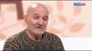 Музыканту нравилось эпатировать московских прохожих странным поведением и внешним видом. Opyat Nado Utrom Vstavat Petr Mamonov Gotovilsya Umeret Posle Infarkta