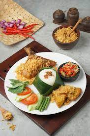 Pilihan ayam juga dapat sesuai selera, yakni crispy atau spicy. Ayam Kremes Sambel Matah Kedai Locale