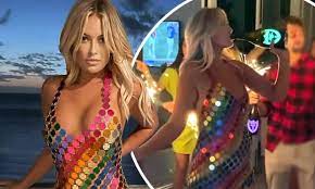 Dustin johnson and paulina gretzky took a tropical vacation this month. Paulina Gretzky Celebrates Her 32nd Birthday In A Sexy Rainbow Mini Dress In The Bahamas Daily Mail Online