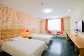 Το home inn (beijing beixinqiao) είναι μια εξαιρετική επιλογή για τους ταξιδιώτες που επισκέπτονται το πεκίνο, προσφέροντας πολλές χρήσιμες παροχές που θα σας διευκολύνουν κατά τη διαμονή σας. A Hotel Com Home Inn Beijing Xisanqi Yuxin Metro Station Hotel Changping China Price Reviews Booking Contact