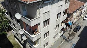 İstanbul valisi yerlikaya, deprem nedeniyle herhangi bir olumsuzluk olmadığını açıkladı. H5uwa Avhkfq8m