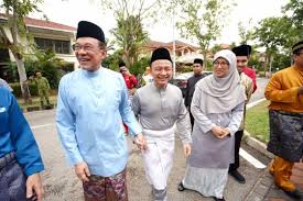 Sidang dewan rakyat kecoh apabila menteri pendidikan, dr maszlee malik, dilabel sebagai 'menteri kasut.' Prieten Prin Scrisori Suspicios Bufet Maszlee Malik Cina Justan Net