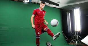 وأما الإبر التي لا يُستعاض بها عن الأكل والشرب ولكنها للمعالجة كالبنسلين والأنسولين أو تنشيط الجسم أو إبر التطعيم فلا تضرّ الصيام سواء عن طريق العضلات أو الوريد. Ø§Ø¨Ù† Ø§Ù„Ù†Ø§Ø¯Ù‰ Ø´Ø§Ù‡Ø¯ Ø±Ø¯ ÙØ¹Ù„ Ø¬Ù…Ø§Ù‡ÙŠØ± Ø§Ù„ÙƒØ±Ø© Ø¹Ù„Ù‰ Ø¥Ø¹Ù„Ø§Ù† Ø§Ù†ØªÙ‚Ø§Ù„ Ø±Ù…Ø¶Ø§Ù† ØµØ¨Ø­Ù‰ Ù„Ø¨ÙŠØ±Ø§Ù…ÙŠØ¯Ø² Ø§Ù„ÙŠÙˆÙ… Ø§Ù„Ø³Ø§Ø¨Ø¹