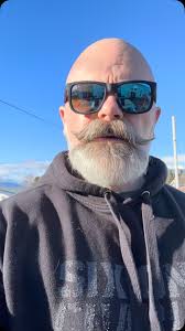 Hey fuckers, let’s have a talk about boundaries. Like I said in my reel,  I’m not a life coach, counsellor, therapist, psychologist or psychiatrist  and I’m not