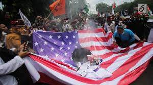 Voice of america is an international news and broadcast organization serving central and eastern europe, the caucasus, central asia, russia, the middle east and balkan countries. Dubes As Kembali Didemo Massa Bakar Bendera Amerika Dan Israel News Liputan6 Com