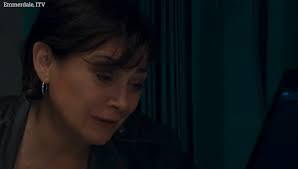 Emmerdale fans sink claws into ‘daft’ Moira Barton’s response to Mackenzie  Boyd getting stabbed