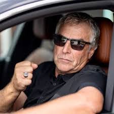 Lisa Robitaille's Instagram, Twitter & Facebook