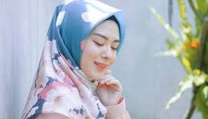Dalam islam, lelaki adalah ketua keluarga, sebab itulah anak lelaki diberikan lebih tanggungjawab untuk menyara orang tua nya walaupun selepas berkahwin jika dibandingkan dengan perempuan yang kurang tanggungjawabnya untuk berbuat demikian selepas berumah tangga. Anak Sulung Perempuan Paling Ramai Lelaki Berebut Nak Jadikan Isteri Pesona Pengantin