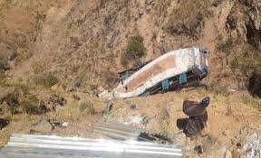 Accidente estudiantes caen del 5to piso universidad pública en el alto, bolivia. Bolivia Accidente De Bus Deja 19 Muertos Y 17 Heridos El Mas Grave Del Ano La Nacion
