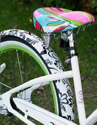 I Really Want To Paint Decorate My Bike But It Seems Complicated Bike Art Paint Bike Bicycle Painting