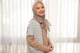 67,126 likes · 23 talking about this. 7 Tutorial Hijab Segi Empat Terbaru Yang Simple Dan Trendi 2021 Bukareview