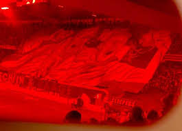 رفع مغاربة تيفو في قلب ملعب سانتياغو بيرنبيو معقل فريق ريال مدرير الإسباني اليوم السبت، وحمل شعار متحدون بالمشاعر ورسمت على قماش من رفعت رابطة مشجعي نادي ريال مدريد الإسباني بالدار البيضاء (بينا كازا مدريديستا)، مساء اليوم السبت، تيفو من 400. Ø£Ø®Ø¨Ø§Ø± ØµÙˆØ± ØªÙŠÙÙˆ Ø®ÙŠØ§Ù„ÙŠ Ù…Ù† Ø¬Ù…Ø§Ù‡ÙŠØ± Ø¨Ø§Ø²Ù„ Ø§Ù„Ø³ÙˆÙŠØ³Ø±ÙŠ Ø´ÙˆÙˆØª