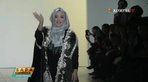 Rangkaian baju yang ia jual dalam website ini memang menghadirkan gaya busana yang cocok untuk keseharian. Saat Desainer Muslim Indonesia Anniesa Hasibuan Tampil Di New York Semua Modelnya Adalah Imigran Tribunnews Com Mobile