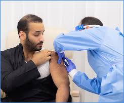 دشن ولي العهد السعودي، الأمير محمد بن سلمان، الثلاثاء، برنامج شريك والذي سيقوي الشراكة بين القطاعين العام والخاص في المملكة وسينتج عنه ضخ استثمارات جديدة ستبلغ قيمتها الإجمالية 12 تريليون ريال سعودي (3 تريليون دولار أمريكي تقريبا) حتى عا. Ø§Ù„Ø£Ù…ÙŠØ± Ù…Ø­Ù…Ø¯ Ø¨Ù† Ø³Ù„Ù…Ø§Ù† ÙŠØªÙ„Ù‚Ù‰ Ø§Ù„Ø¬Ø±Ø¹Ø© Ø§Ù„Ø£ÙˆÙ„Ù‰ Ù…Ù† Ù„Ù‚Ø§Ø­ ÙƒÙˆÙÙŠØ¯ 19 Ø§Ù„Ù†Ù‡Ø§Ø±