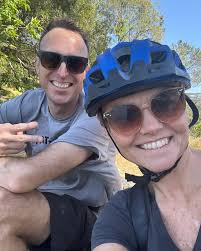 I feel like many of us need this reminder right now. Life can be tough. Be  kind to yourself. 💝