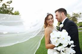 Our love and romance flower arrangements are just filled to the brim with red roses, lilies, and even lovely ranunculus bloom. Beauty Salons In Kankakee Il The Knot