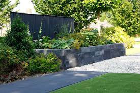 tuinafscheiding schutting lamellen verhoogde border linea palissade 60x60x15 beplantingsplan onderhoudsarm hovenieren tuin tuin met kunstgras