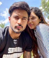 Cricketer manish pandey along with his wife actor ashrita shetty visited kukke subrahmanya manish pandey is getting married with actress ashrita shetty in mumbai manish pandey who is the. Manish Pandey Clicks A Selfie With His Wife Ashrita Shetty Manish Latest Cricket News Pandey