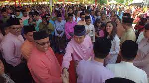 Kemeriahan hari raya aidilfitri selalunya akan berpanjangan sehingga sebulan, dan kemeriahan itu akan hilang dengan sendirinya apabila semua orang pulang ke bandar setelah cuti tamat. Majlis Rumah Terbuka Hari Raya Eidul Fitr 2017 Youtube