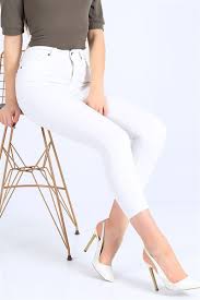39 95 Tl Yuksek Bel Likrali Beyaz Bayan Kot Pantolon 25401b Modamizbir 2020 Pantolon Moda Stilleri Kotlar