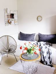 In der serie sind couchtische, ablagetische, medienaufbewahrungen und bücherregale erhältlich. Die Schonsten Ideen Mit Der Ikea Hemnes Serie