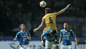 Kamis, 11 juli 2019 20:50 wib. Foto Kalahkan Mitra Kukar Persib Bandung Incar Puncak Klasemen Indonesia Bola Com