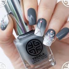 Use your fingers to spray the color on the brush onto your nails. 31 Cute Nail Designs That You Will Like For Sure