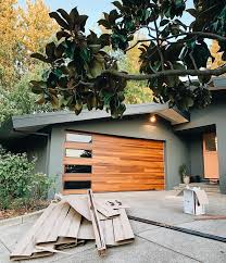 Planks Garage Door On Midcentury Modern Contemporary Home Modern House Exterior Mid Century Modern House Exterior Modern Exterior