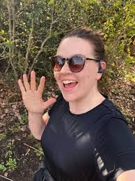 Kerry Beckett's Instagram, Twitter & Facebook