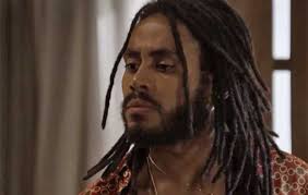 A Dona do Pedaço: Vivi é flagrada entrando em motel