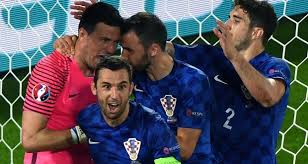 Les noms des deux hommes apparaissaient sur la feuille de match du côté des remplaçants, mais ils étaient en. Euro 2016 Battue Par La Croatie 2 1 L Espagne Tombe De Haut Le Quotidien