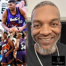 🕊️🌺🕊️🌺🕊️ Our Sincere Condolences To The Family. #OliverMiller, former  NBA center, passes away at 54. #RIP