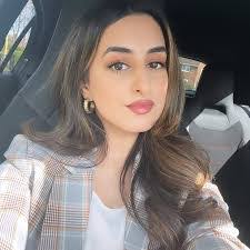 Sabreena Khan's Instagram, Twitter & Facebook