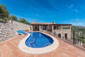 finca mallorca vermietung 1000 fincas und ferienhauser mieten finca urlaub auf mallorca im luxus ferienhaus ode ferienhaus mieten ferienhaus luxus ferienhaus