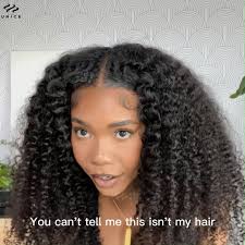 Honey blonde hair with pretty curls, it's fye