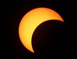 L'effet de « l'eclipse solaire » est souvent ressenti quelques jours avant, d'autant ce « vendredi 11 portes le 15 décembre (le lendemain de l'éclipse solaire) des artistes mises à dures épreuves après. En Bref Eclipse Solaire Partielle En Antarctique Aujourd Hui