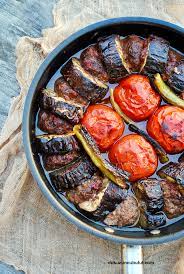 Patlıcan, ete ve farklı sebzelere çok yakıştığından en fazla yemeği yapılan. Patlican Kebabi