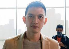 Nampaknya rezky aditya masih dirundung trauma gagal menikah. Vk2twtybswgvdm
