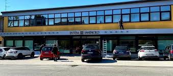 Banca popolare di bergamo, banca popolare di ancona, banca carime, banco di brescia san paolo cab e banca di valle camonica si informa che, in data 2 febbraio 2017, sono stati stipulati i quattro atti di fusione relativi alla fusione per incorporazione nella capogruppo ubi banca s.p.a. Cambio Insegna In Banca Via Ubi Arriva Intesa Iltamtam It Il Giornale Online Dell Umbria