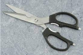 The serrated blade makes cutting food, stems, and packaging a breeze, but they are resilient enough for twine, paper, and tape as well. Shun Kai Multi Function Shears Dm7300