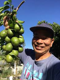 He surrounds himself with veggies🥦