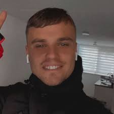 Bachelor Ondernemerschap & Retail Management afgerond! Met trots deel ik  het geweldige nieuws dat ik vandaag ben afgestudeerd voor de studie  Ondernemerschap & Retail Management aan de…