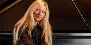 Pianista Valentina Lisitsa faz recitais no Brasil