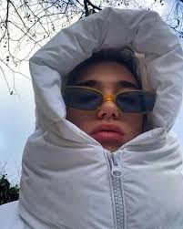 Dua lipa (@dualipaofficial) on tiktok | 9.6m likes. Dua Lipa Versteckt Sich In Einem Puffermantel Und Ist Unser Offizieller Winter Women Style Lipa Fashion